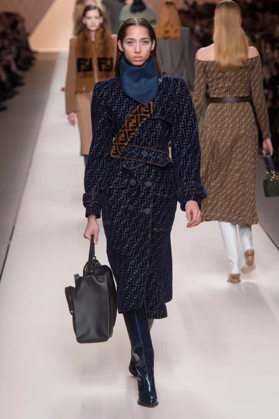 Look 29